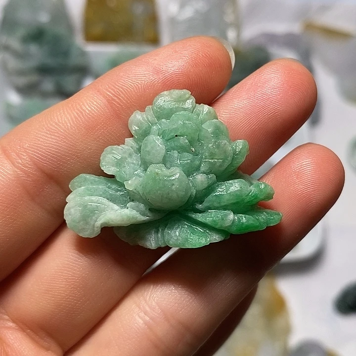 颈饰未镶嵌翡翠牡丹花