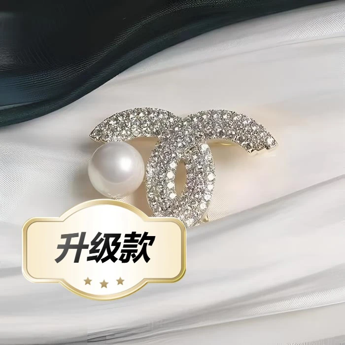 珍珠水钻双c胸针轻奢高级别针西装衬衣胸花礼品礼盒装