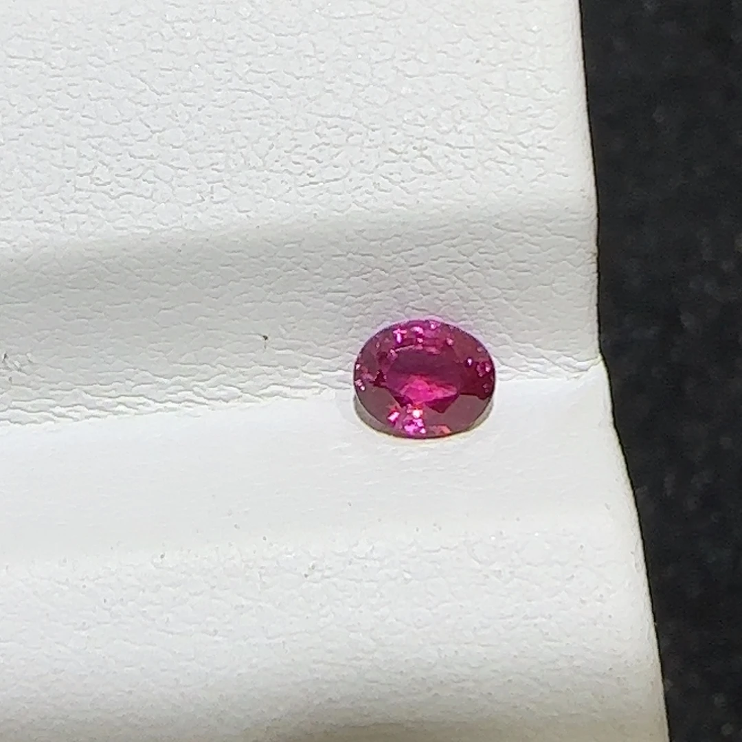 彩色蓝宝石裸石无烧热粉色0.76克拉吉尔德大证