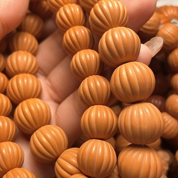 猴头核桃手串?**?手持