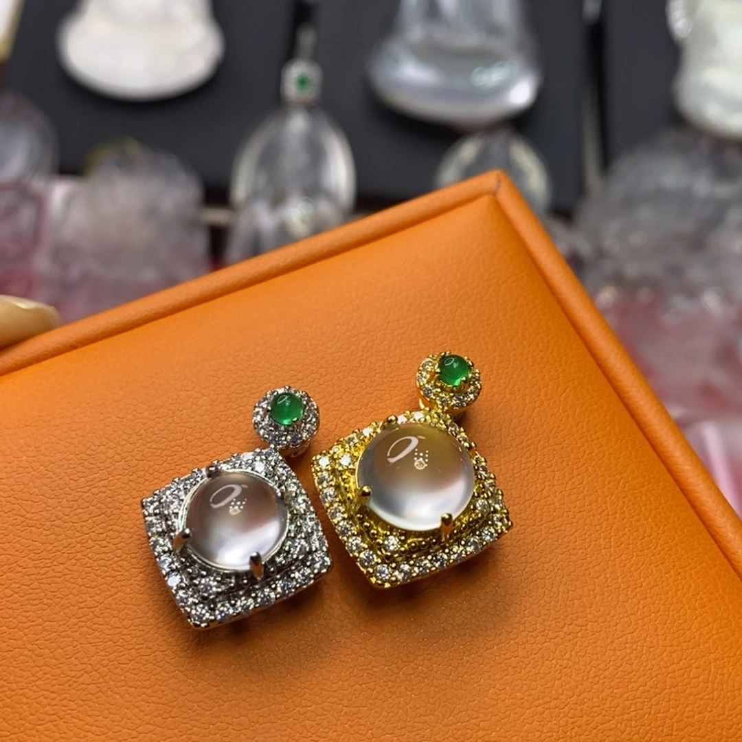 石英质玉合金吊坠