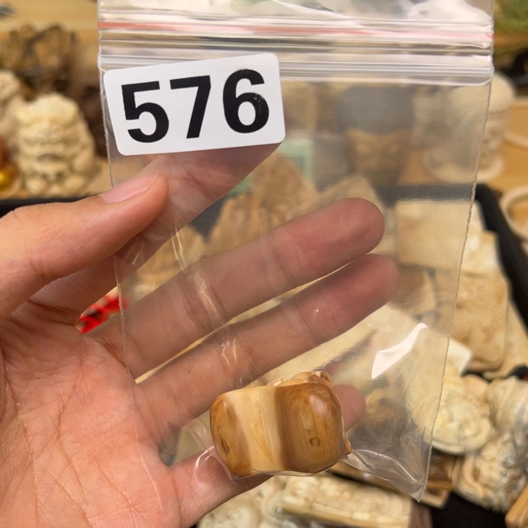 路***的天然猛犸象牙瑕疵品
