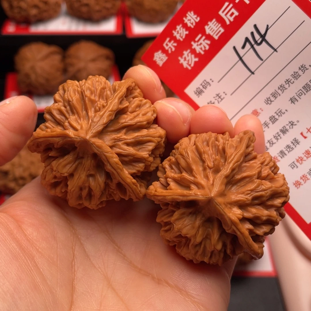 文玩核桃把件三棱奔44尺92克