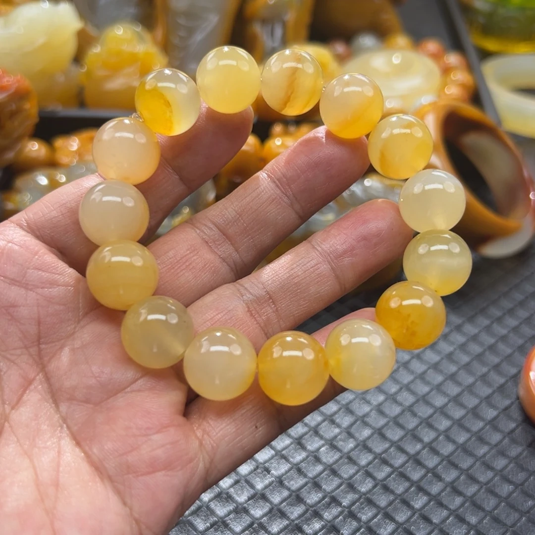 颈饰未镶嵌石英质玉