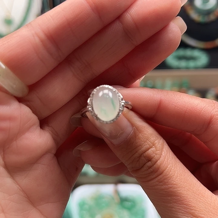 石英质玉未镶嵌颈饰