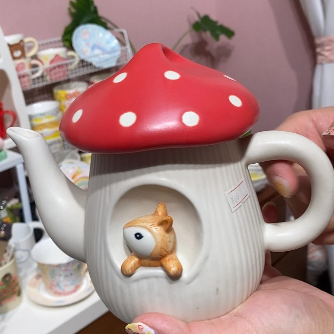 陶瓷松鼠小壶一个