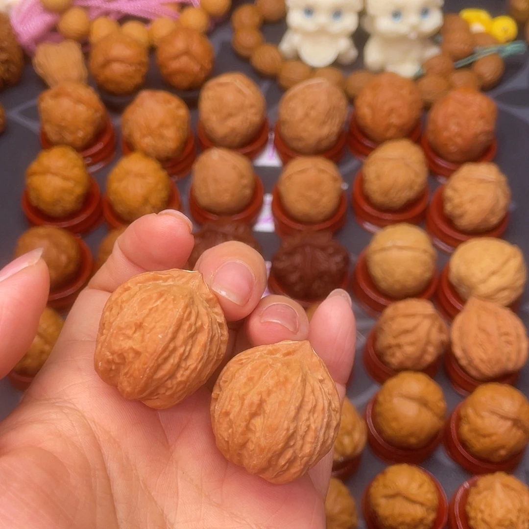 夏***至把件文玩核桃红宝石