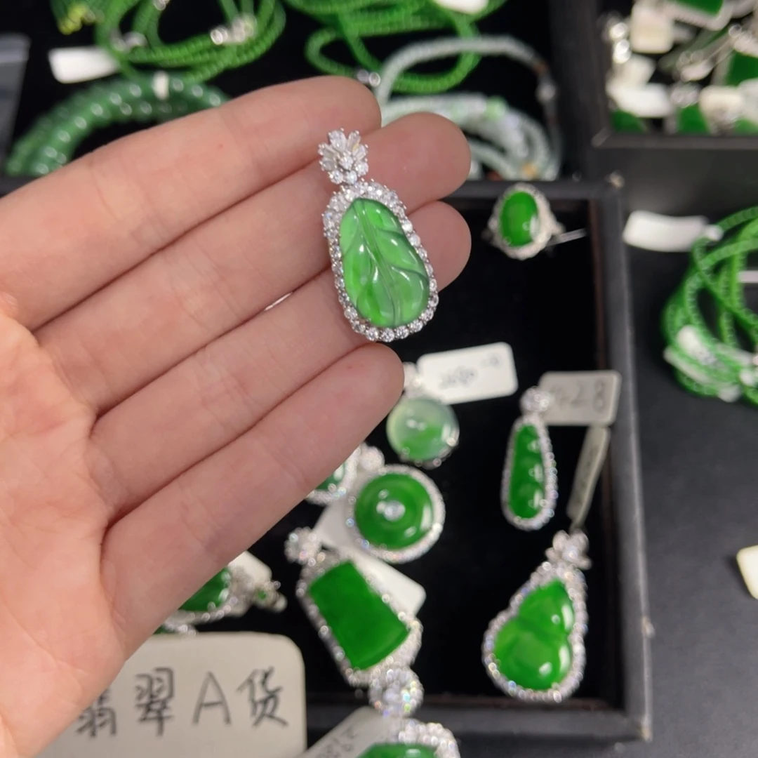 翡翠银S925镶嵌戒指叶子吊坠