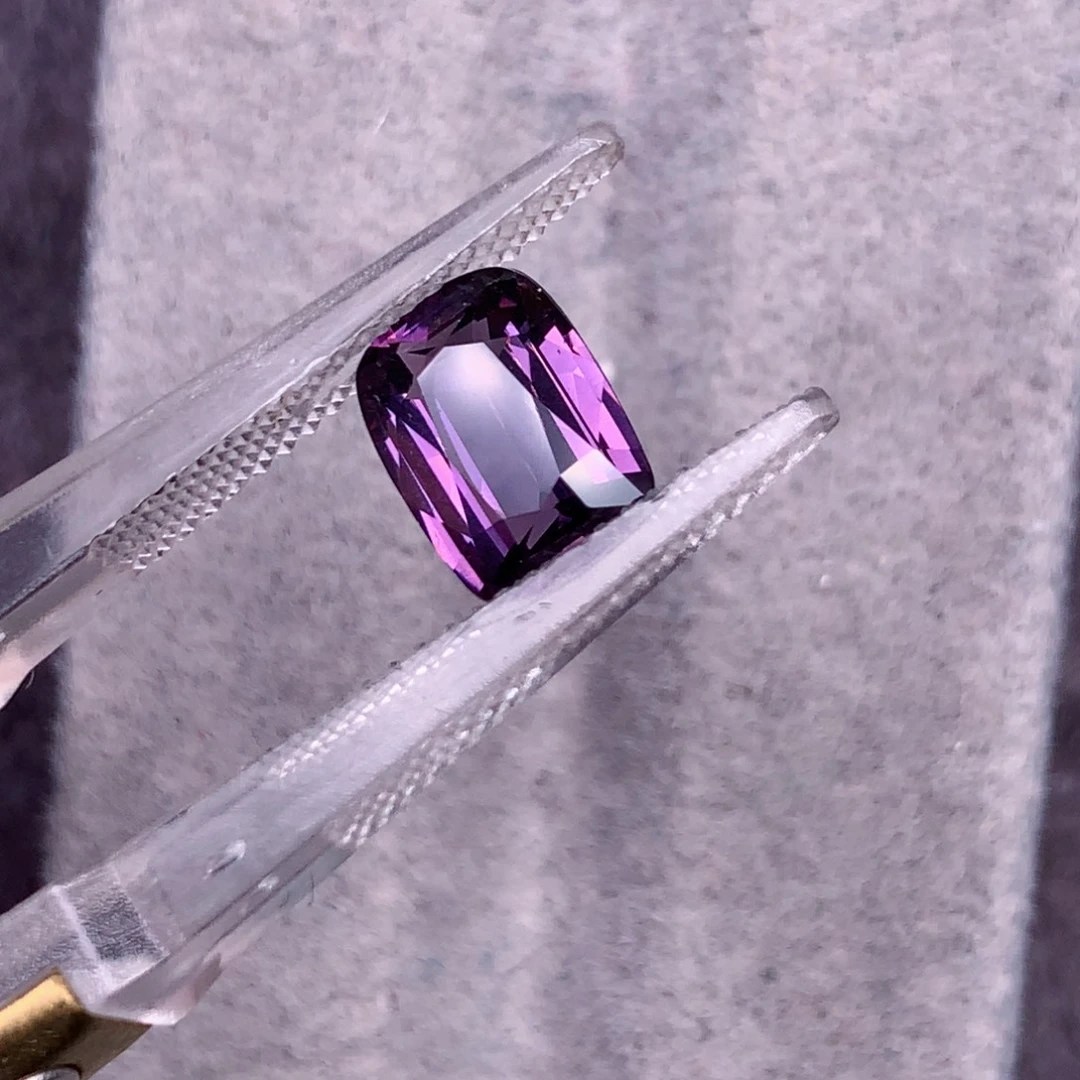 尖晶石裸石紫色天然尖晶1.84克拉
