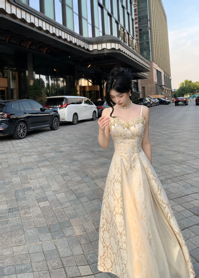 连衣裙显瘦气质夏季法式小众长款裙子复古收腰