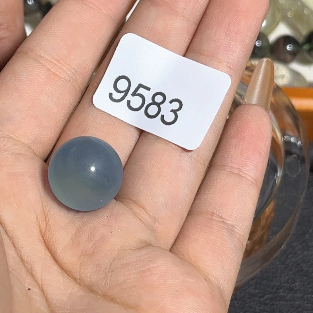 【闪购商品】未镶嵌水晶大型摆件（非配饰）人****员