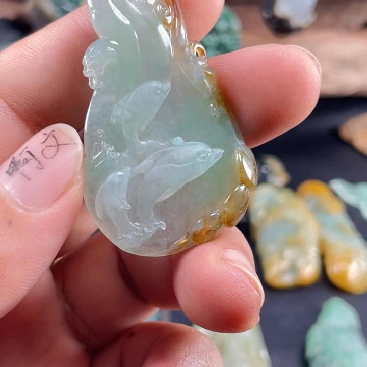 生***缓翡翠未镶嵌颈饰翡翠挂件