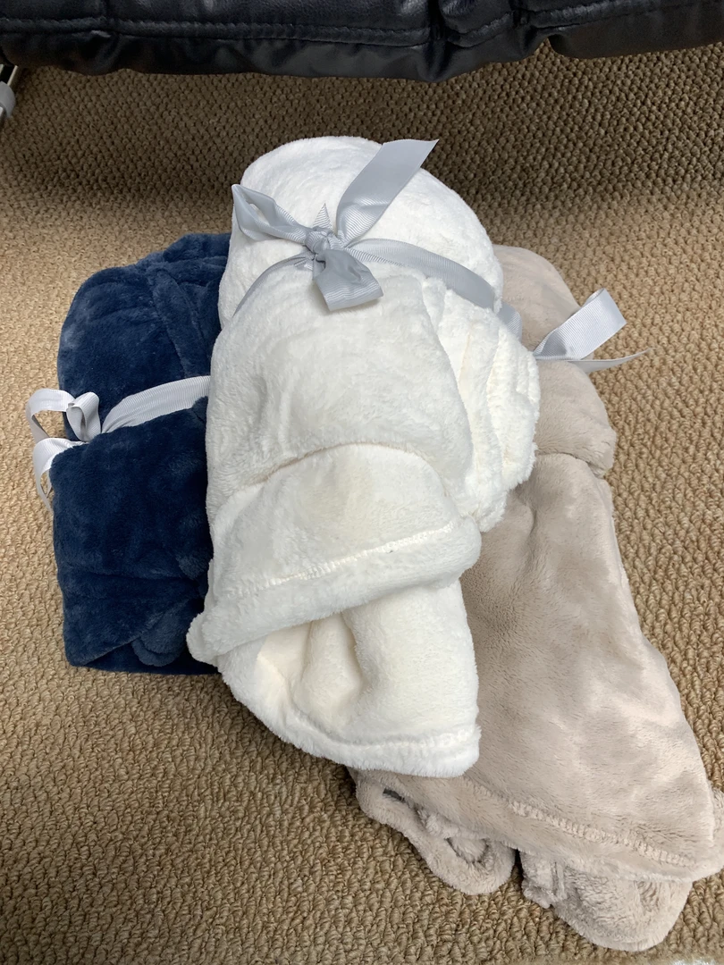 随机一件纯色法兰绒毯盖腿毯宠物毯