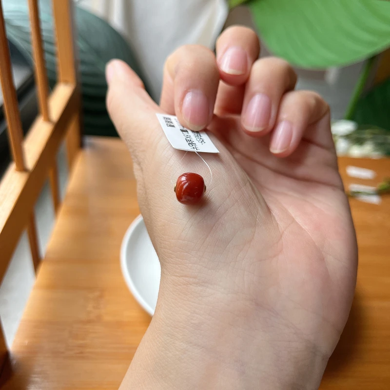 【郭老师】约9mm+瓦西料牛血底南红老型珠镶18K金贴片路路通