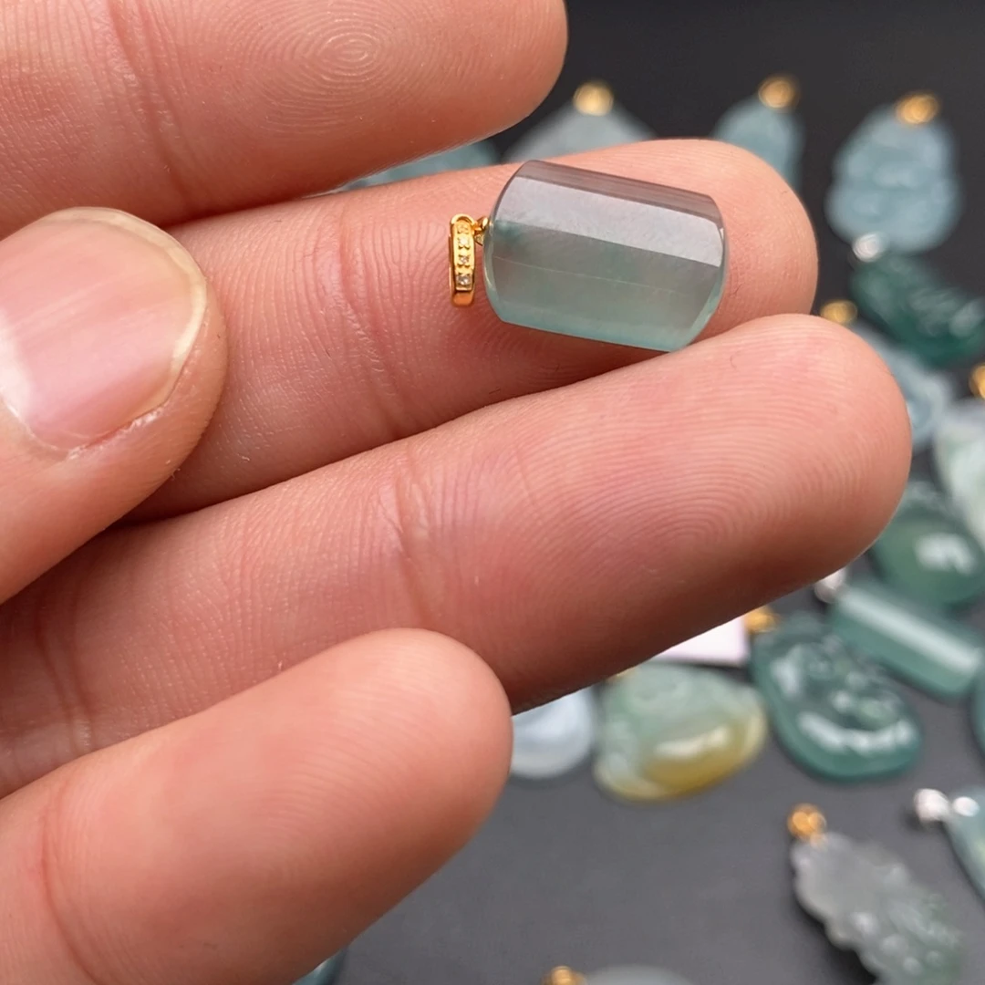 颈饰18K金镶嵌翡翠