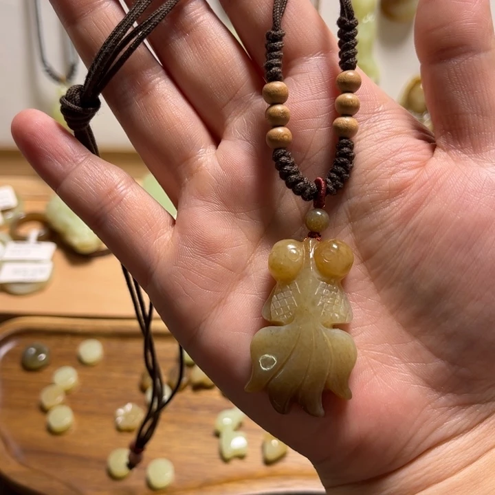 阿***食和田玉未镶嵌颈饰