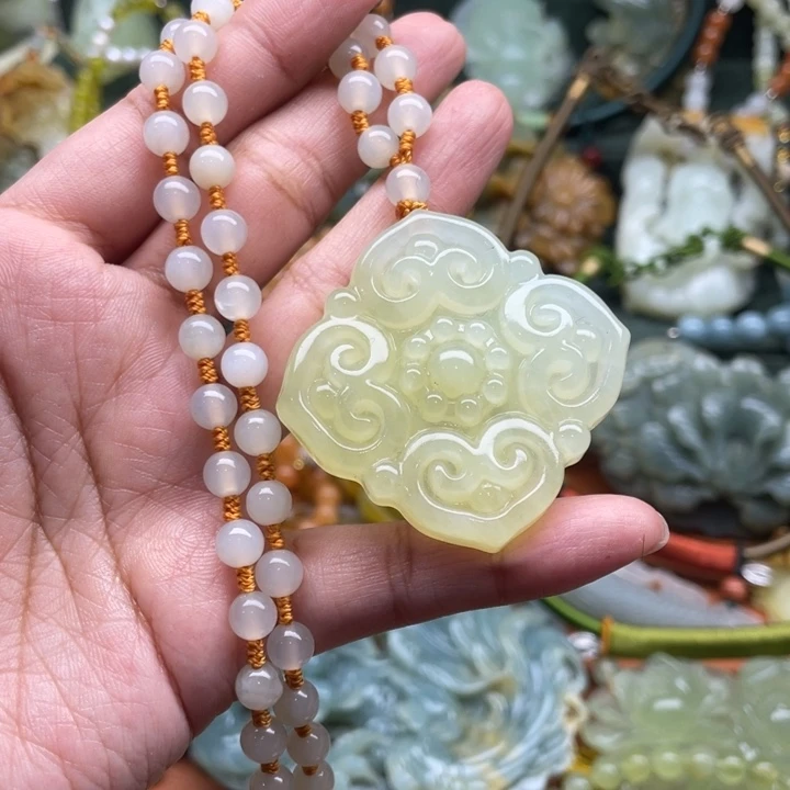 蛇纹石玉吊坠合金