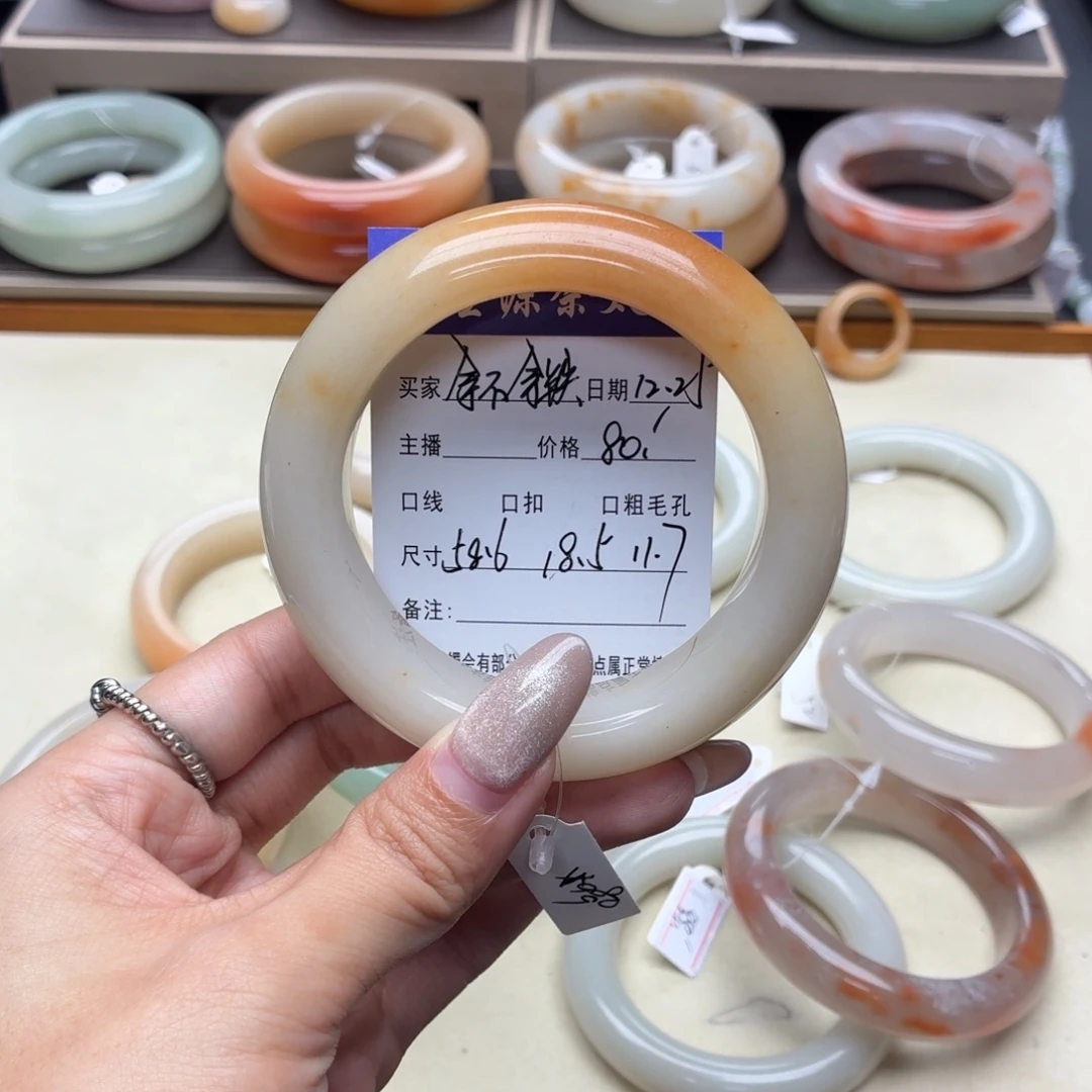 拿***️石英岩玉未镶嵌手镯