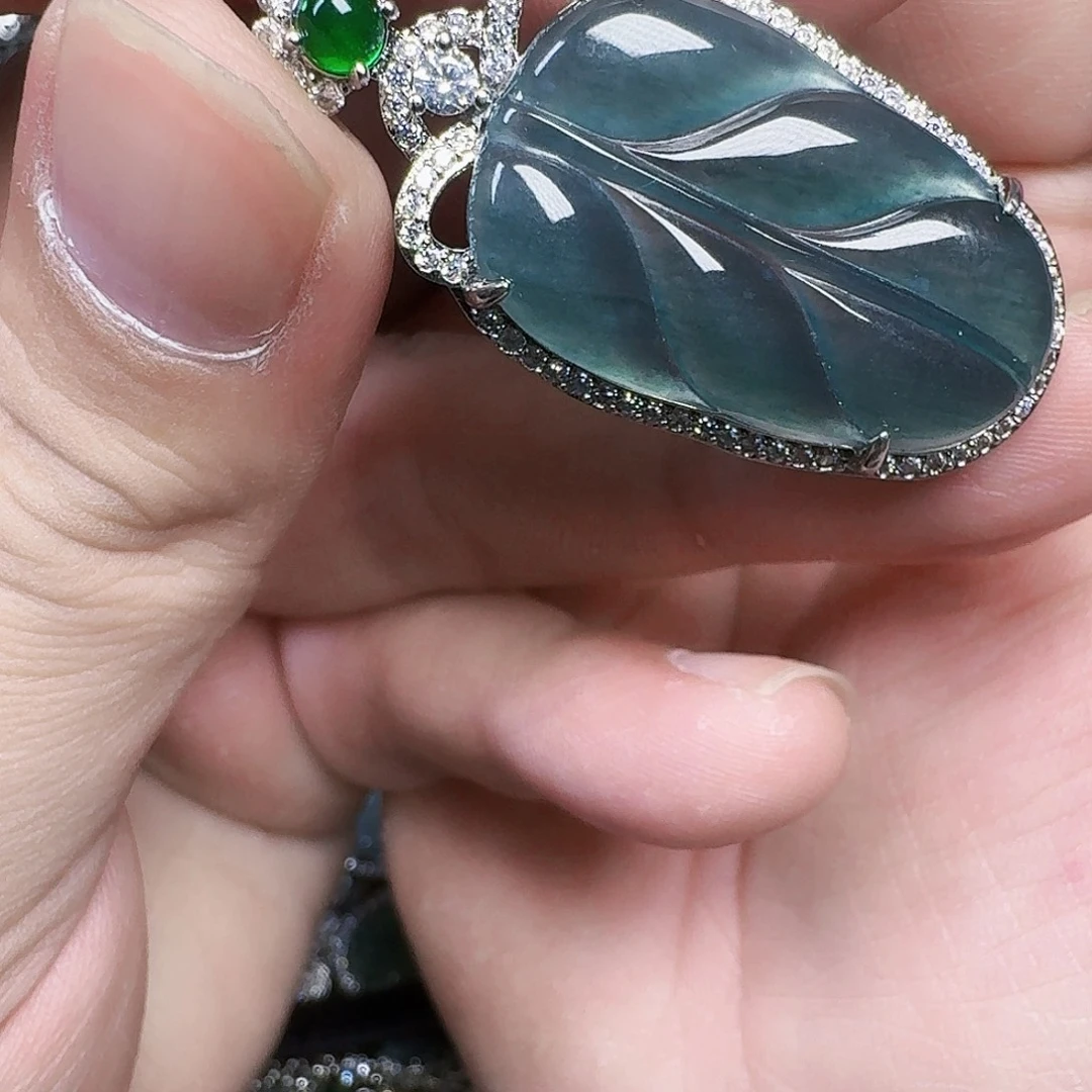 翡翠未镶嵌颈饰天然A货翡翠放漏