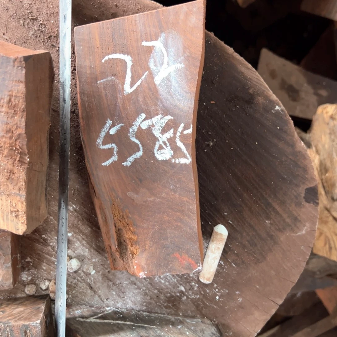 交趾黄檀（大红酸枝）5****8