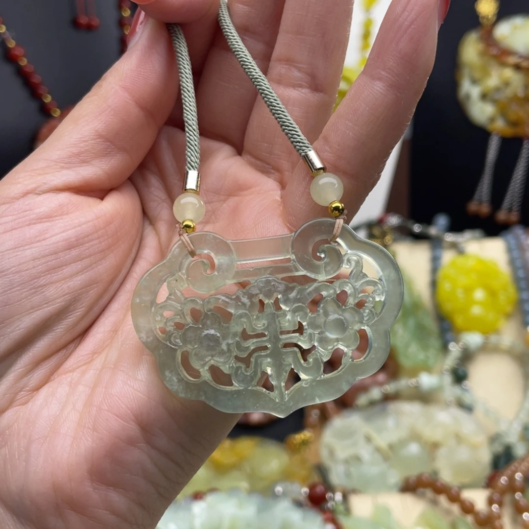 未镶嵌蛇纹石玉颈饰