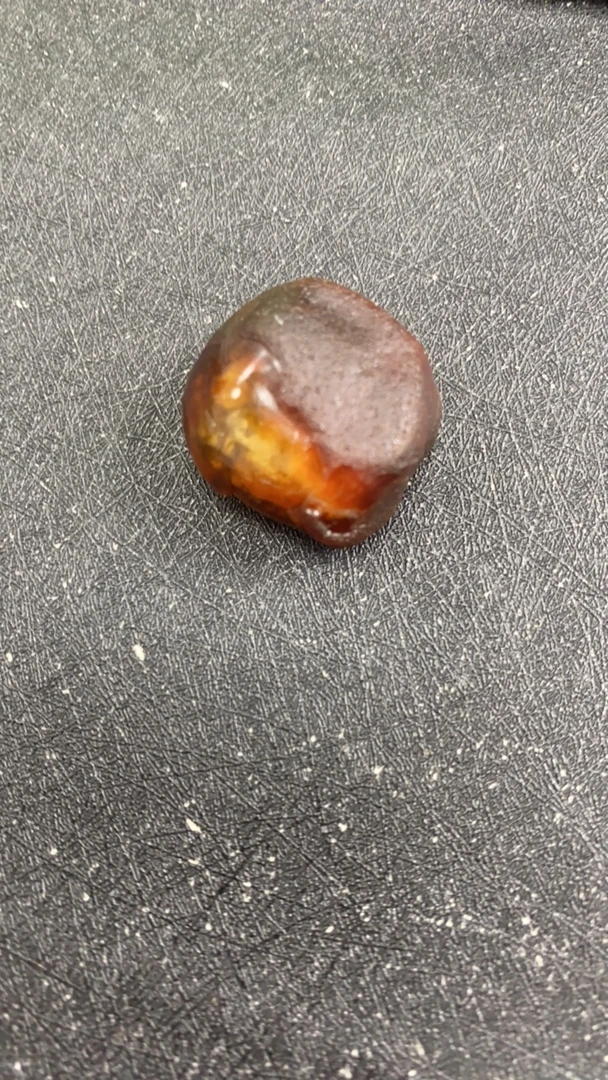 天然琥珀蜜蜡原石定制
