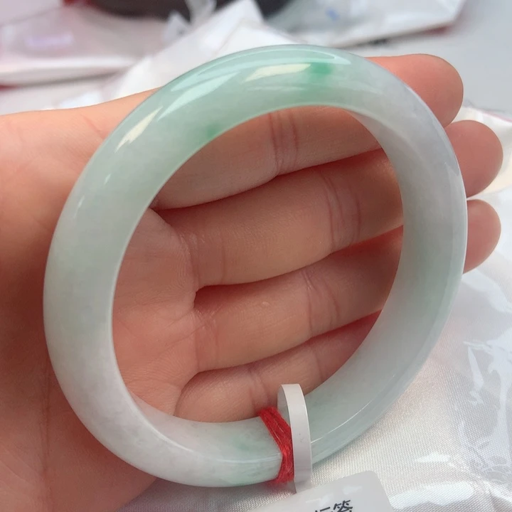 翡翠手镯未镶嵌58圈