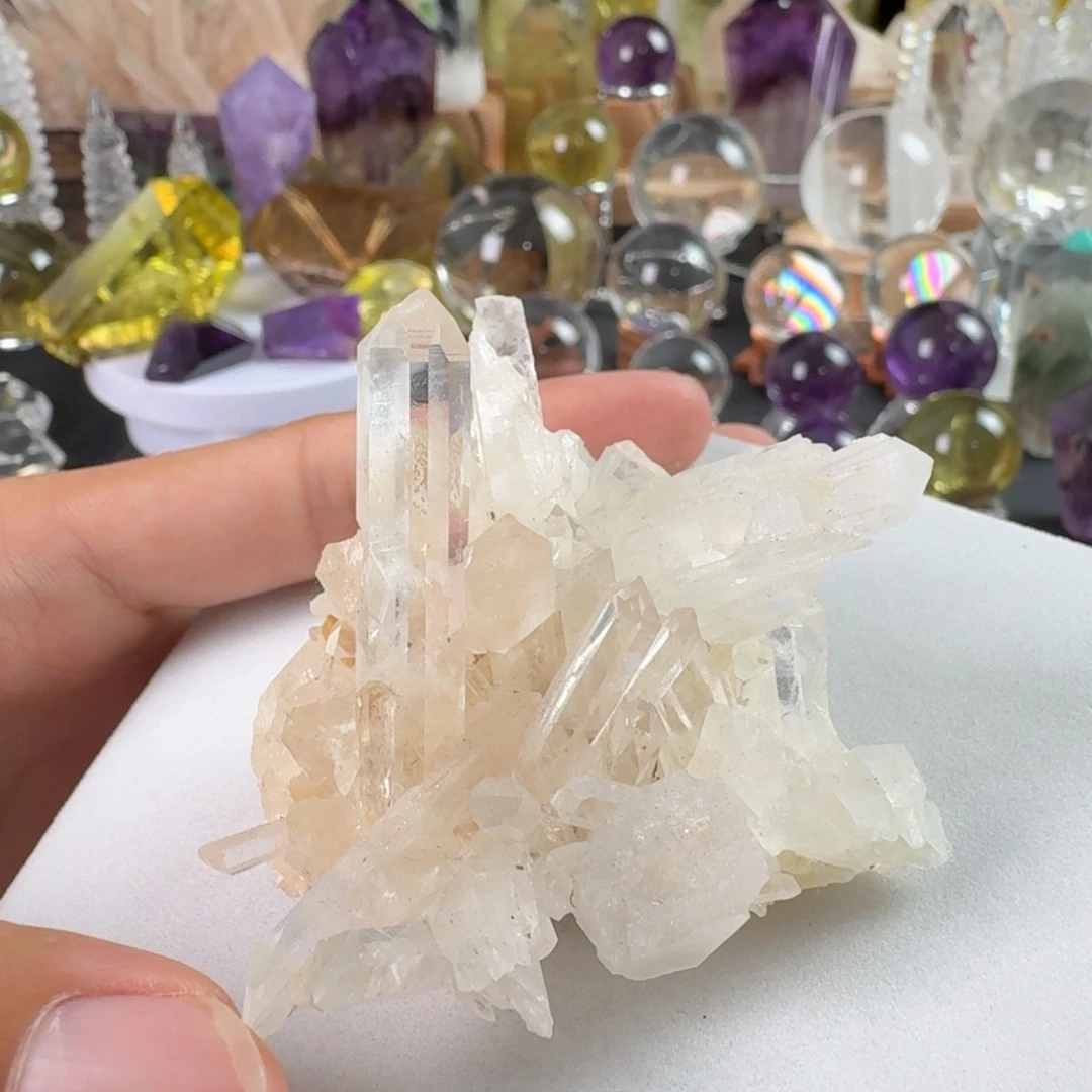 水晶珠宝半成品未镶嵌晶簇