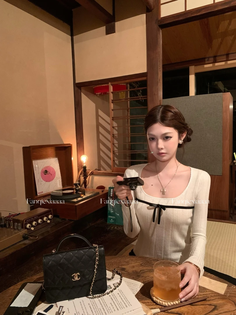 番茄侠少女M1u系 白/灰U领蝴蝶结修身内搭女软糯亲肤长袖针织上衣