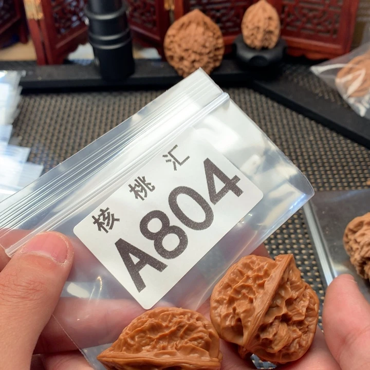 文玩核桃吊坠龙骨