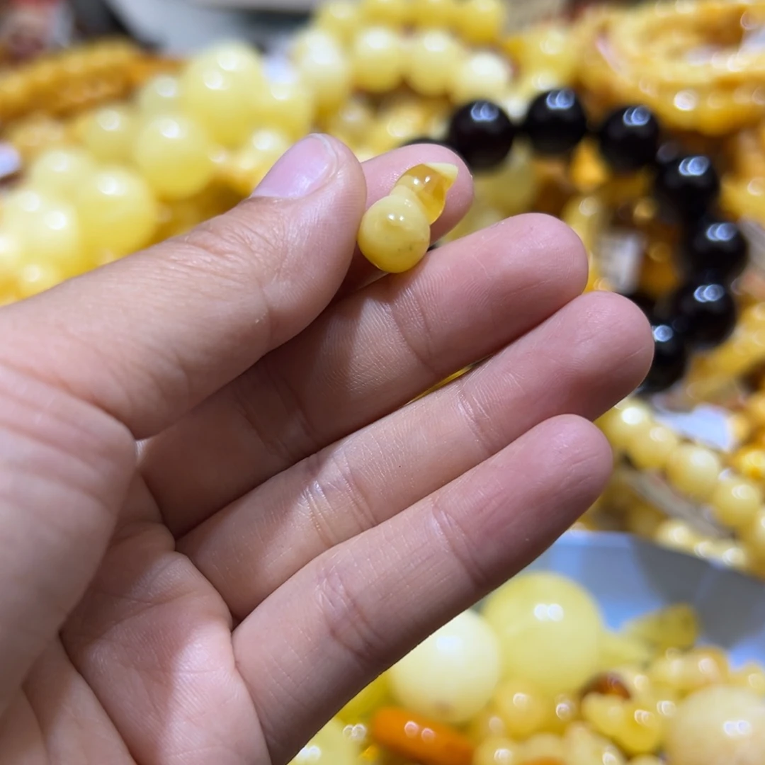 琥珀珠宝奇石未镶嵌