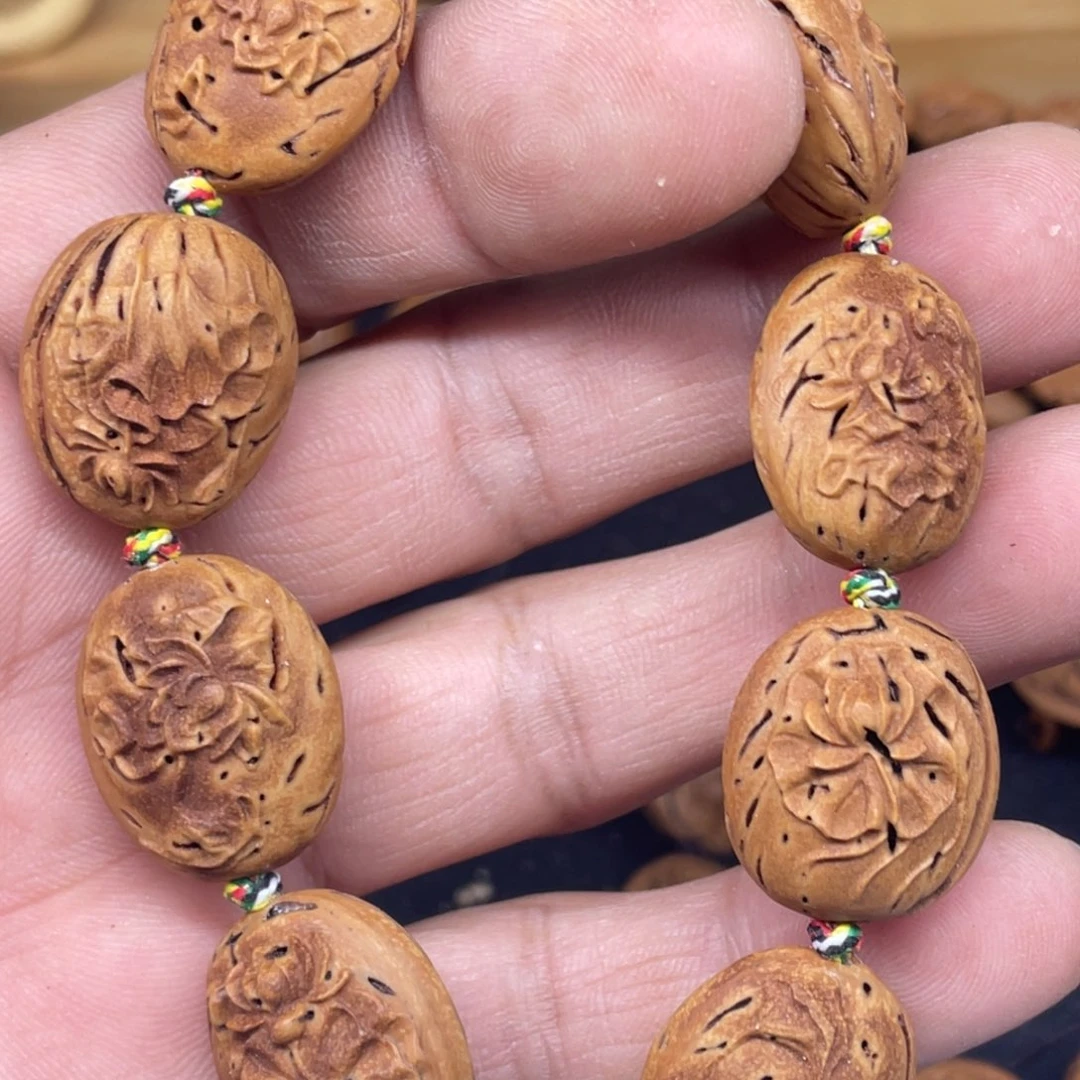 桃核雕刻莲花手串