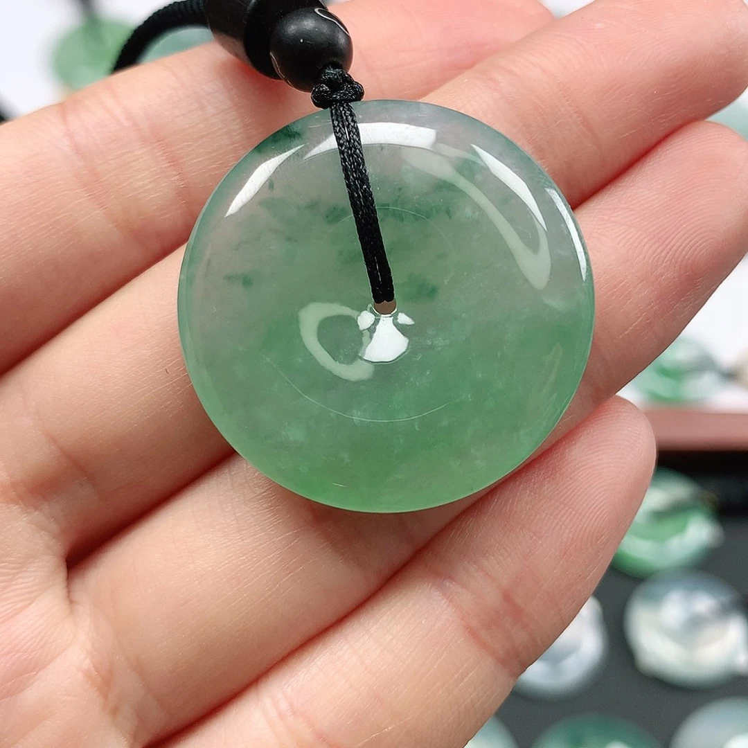 翡翠颈饰未镶嵌平安