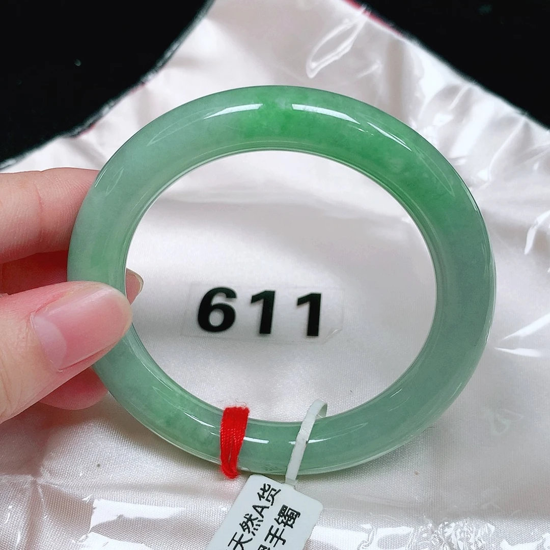 翡翠未镶嵌手镯（圆镯）