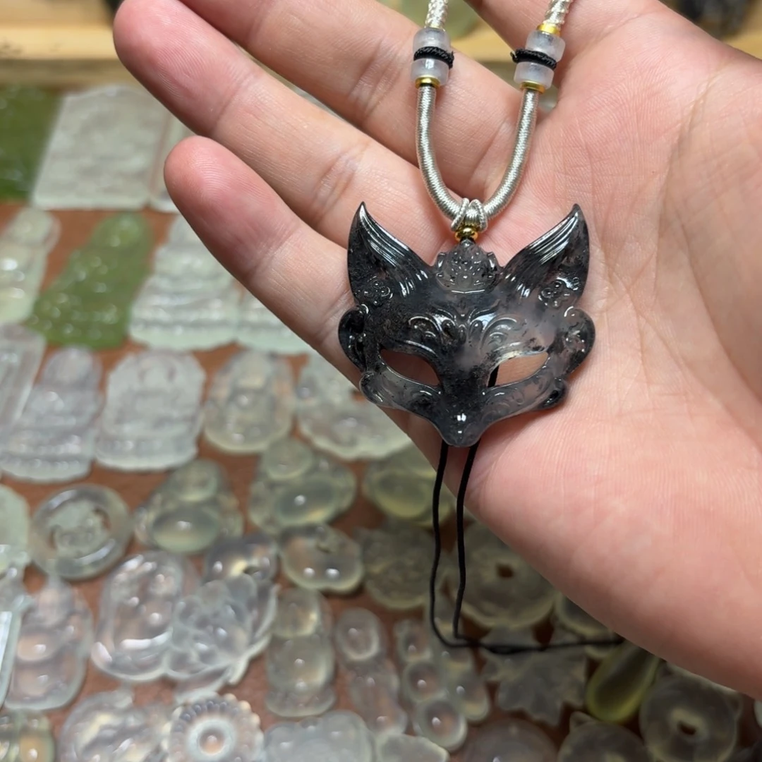 岫玉未镶嵌颈饰吊坠