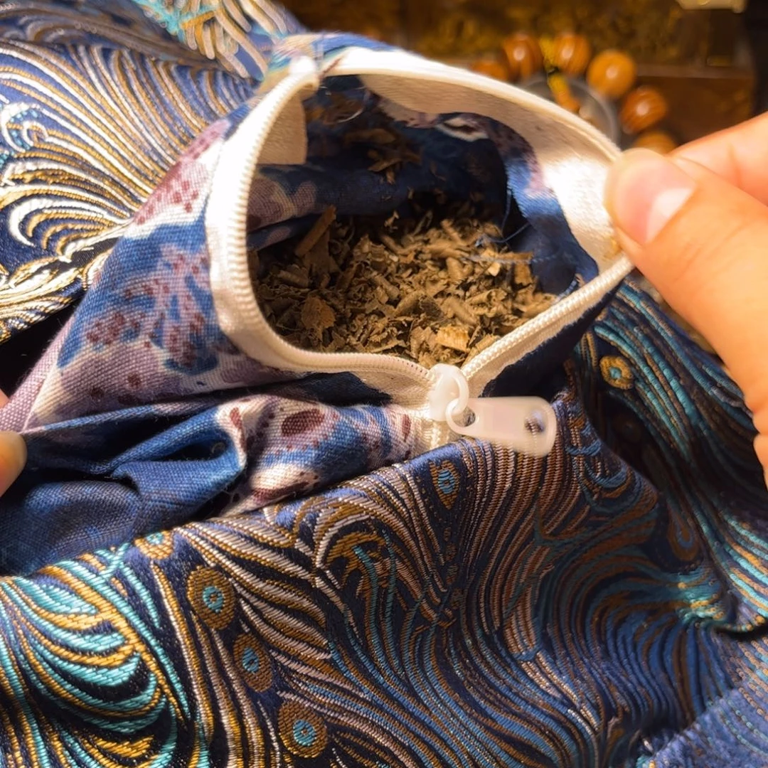 金丝楠阴沉木抛花枕头一对