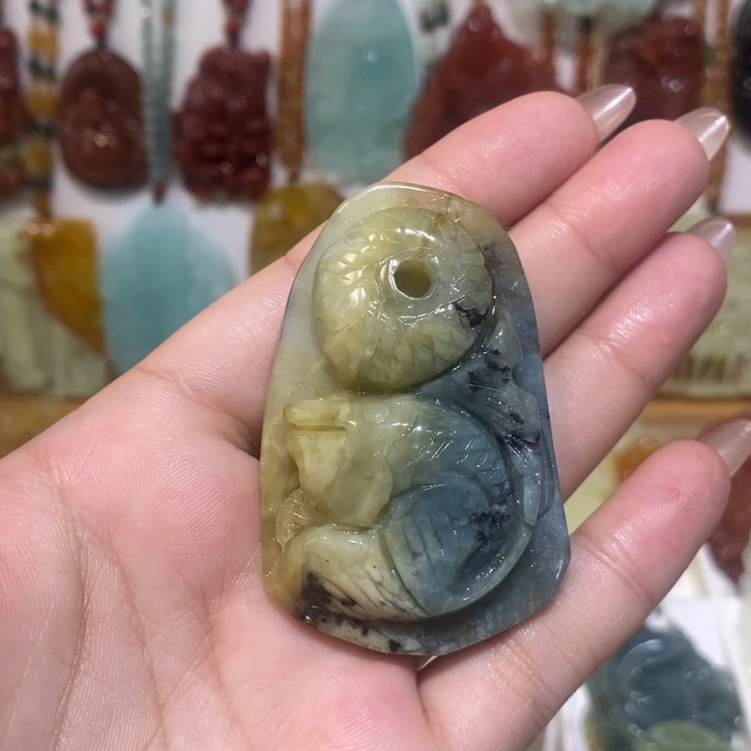 蛇纹石玉未镶嵌颈饰
