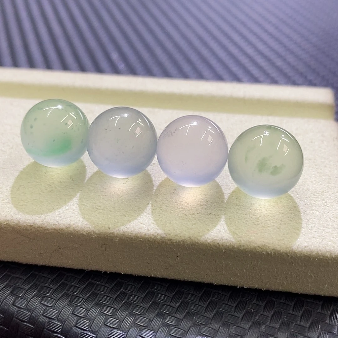 未镶嵌挂件翡翠单颗价，多样性发其一，发粉钢