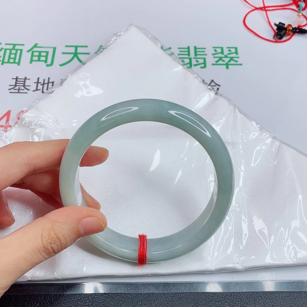 翡翠手镯未镶嵌执*