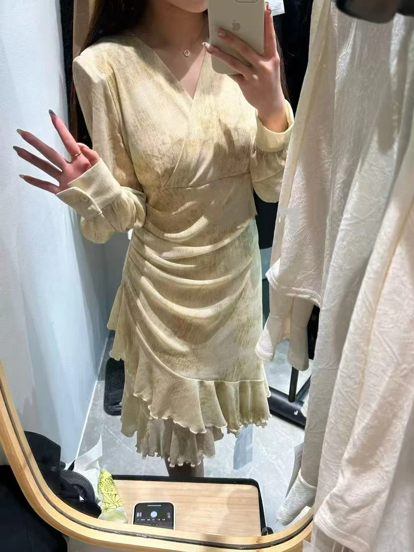 【8122】佰#设计感褶皱V领修身连衣裙