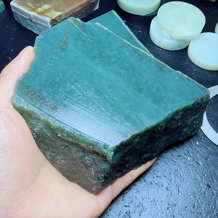 和田玉（糖玉）未镶嵌珠宝奇石