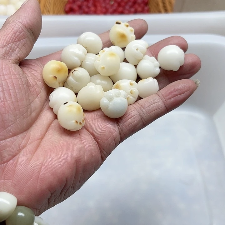 白玉菩提吊坠瑕疵18猫爪19颗