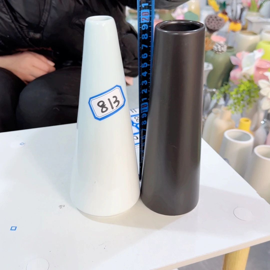 布***️813号一对小花瓶高20厘米微瑕