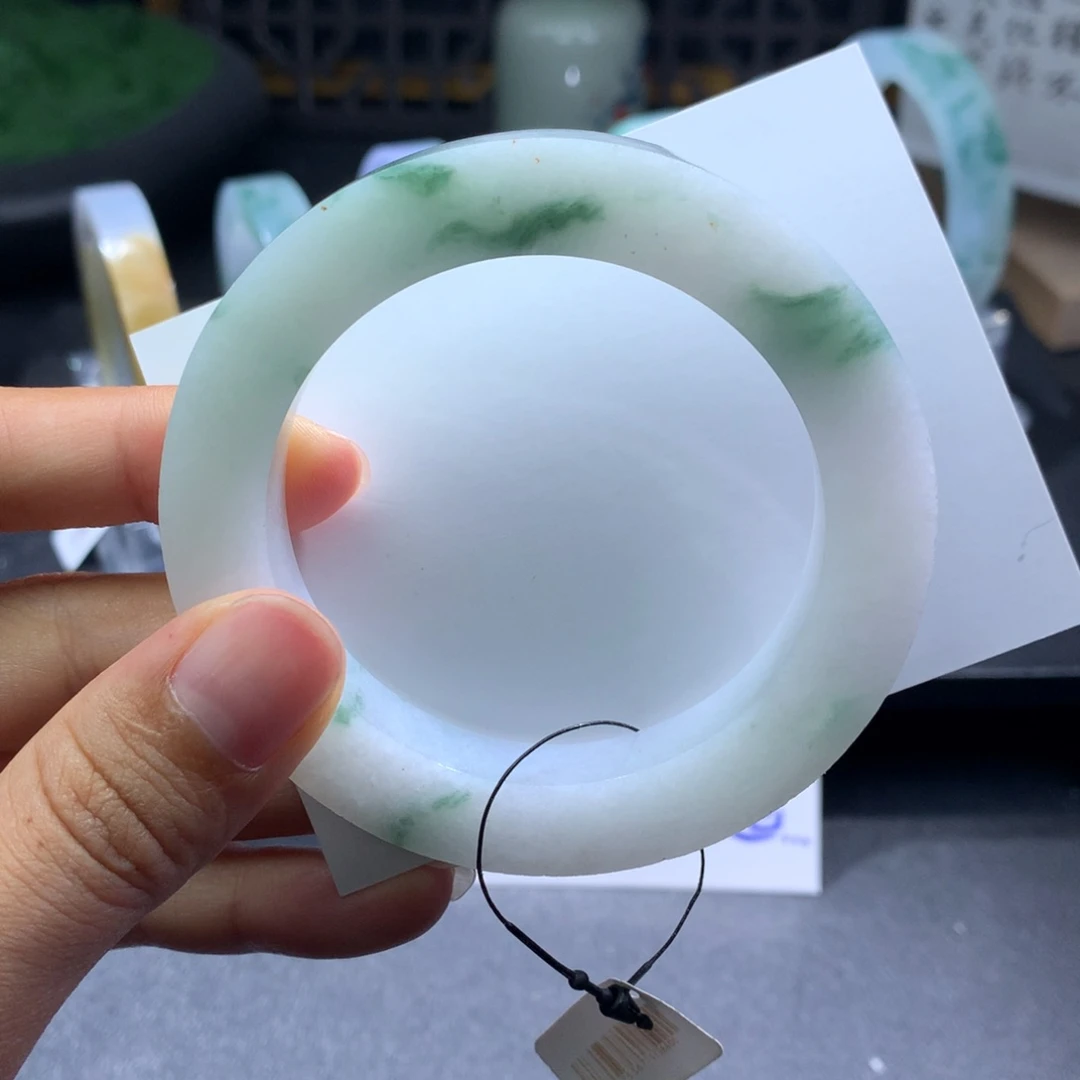 未镶嵌翡翠手镯定制翡翠