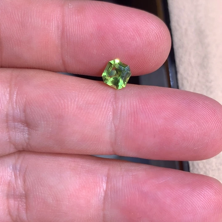 未镶嵌橄榄石笔搁裸石1粒