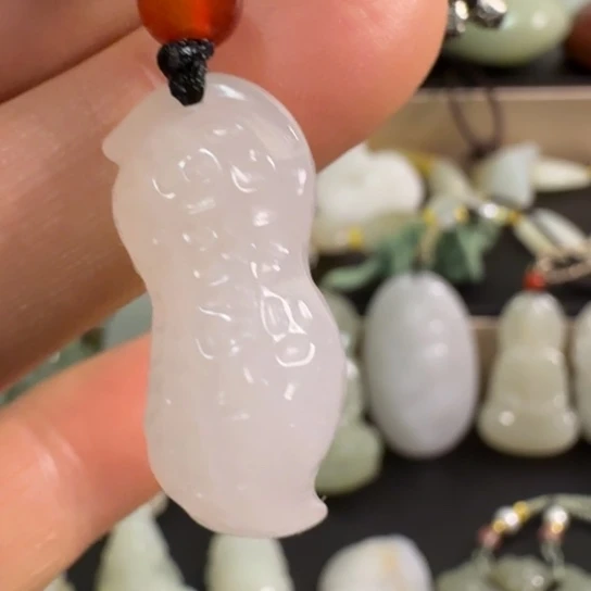 和田玉（糖玉）未镶嵌颈饰