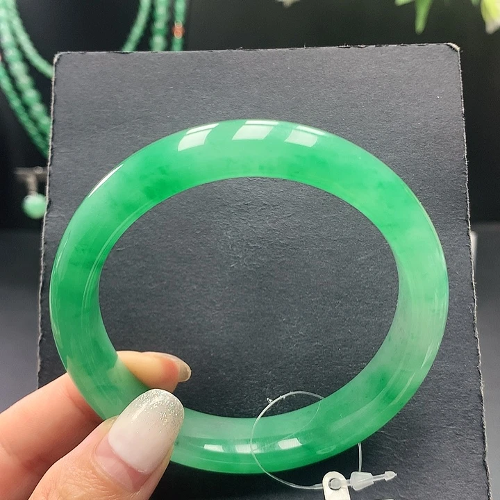 浮***云未镶嵌手镯石英质玉