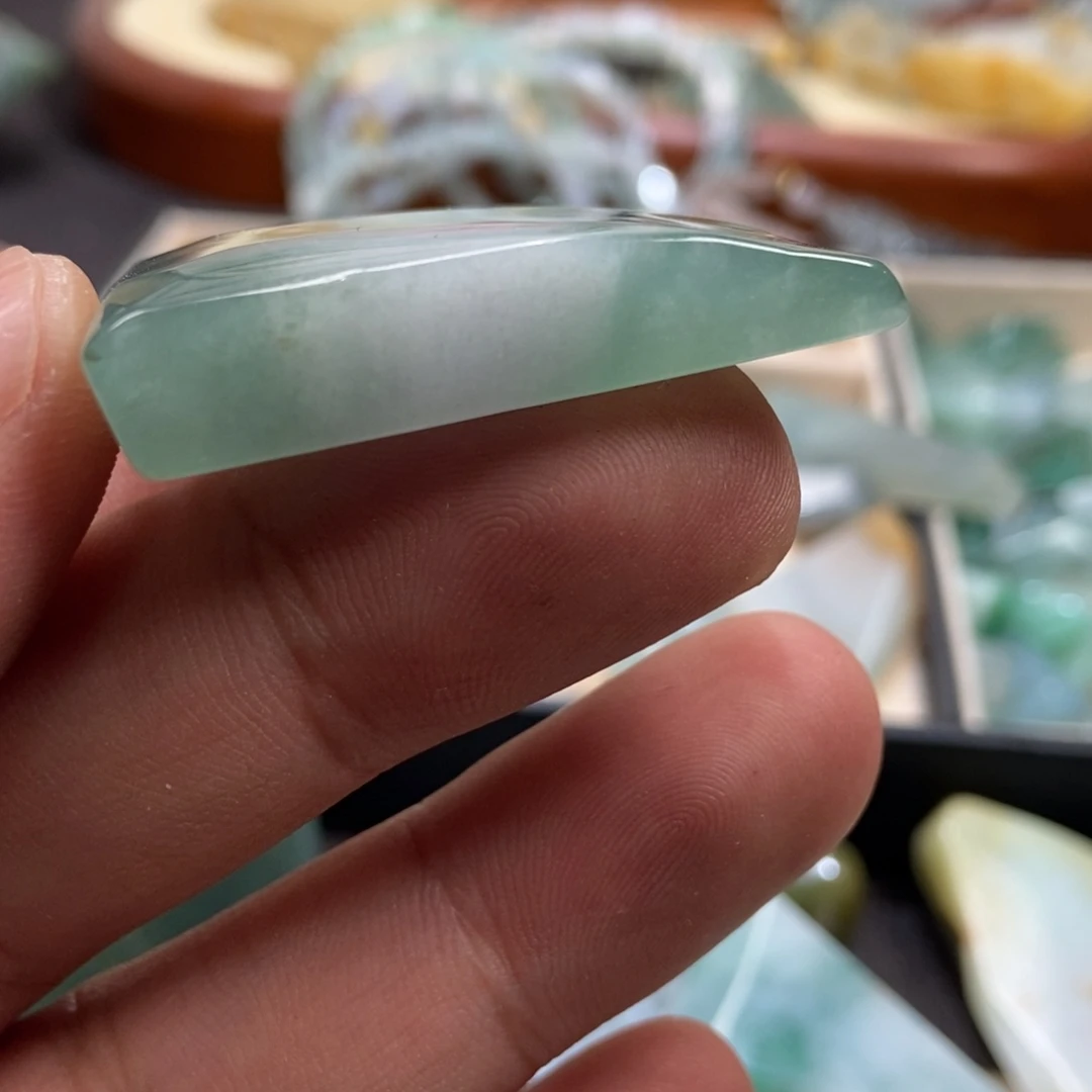 翡翠未镶嵌颈饰料子