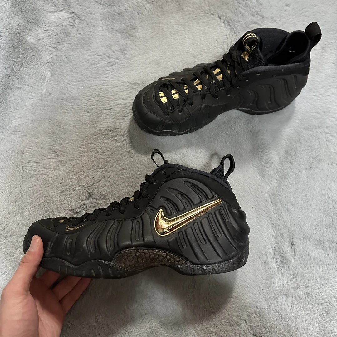 42.5码 Nike 黑金泡 95新 鞋底磨损小 鞋面新 气垫好 中古篮球鞋