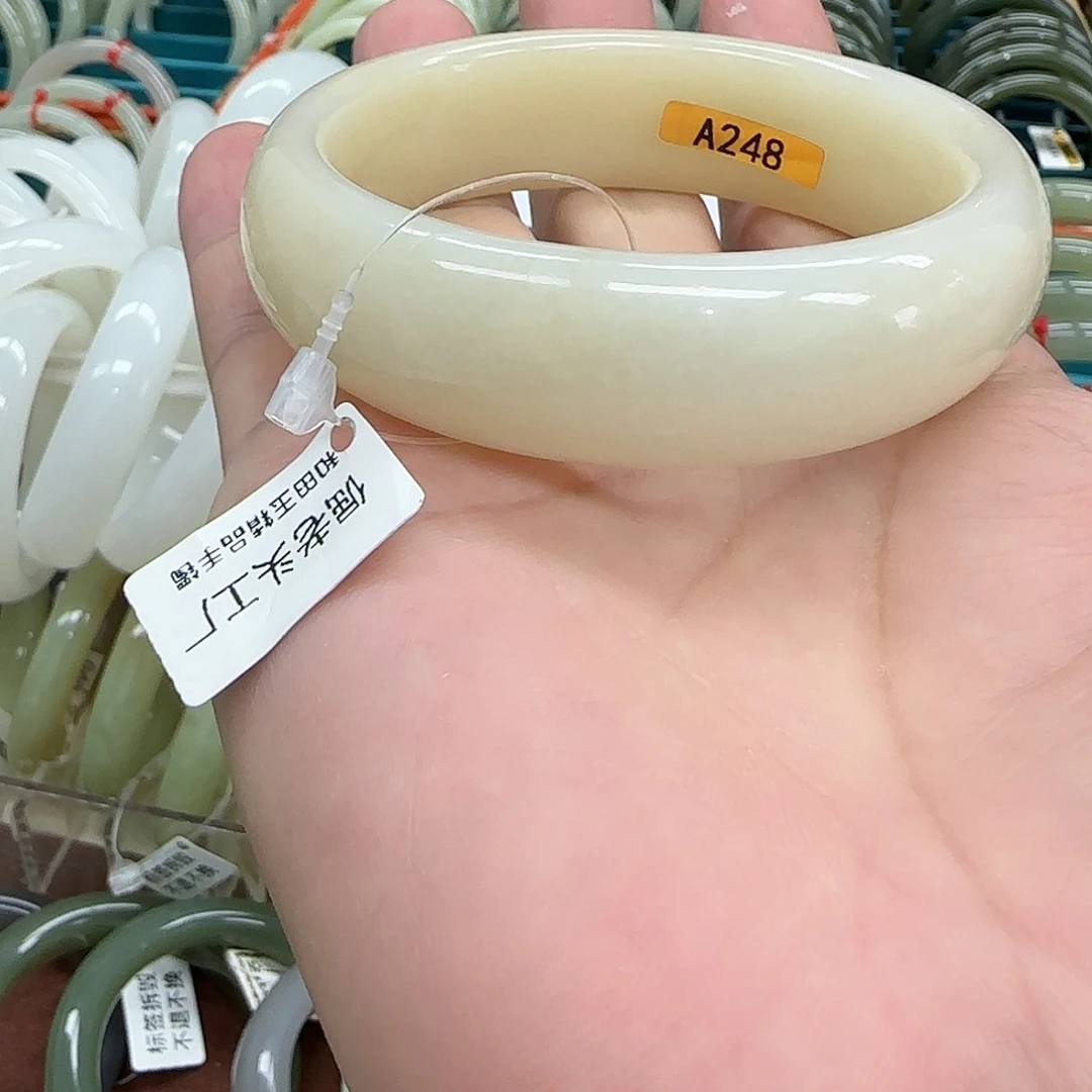 M***.和田玉未镶嵌手镯